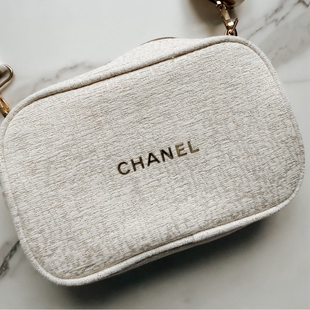 Chanel Beaute as Crossbody - Picture 10 of 10